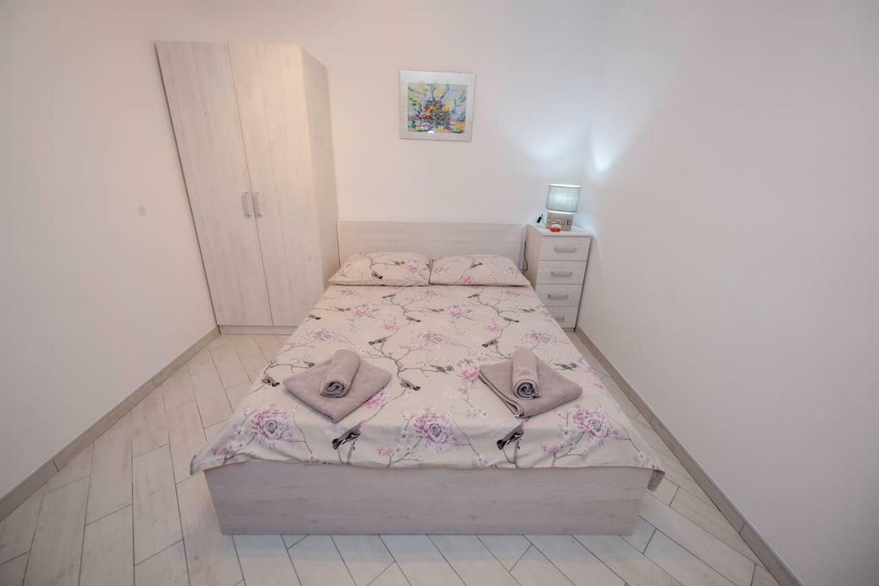 Apartman Marcela Palit Exterior foto